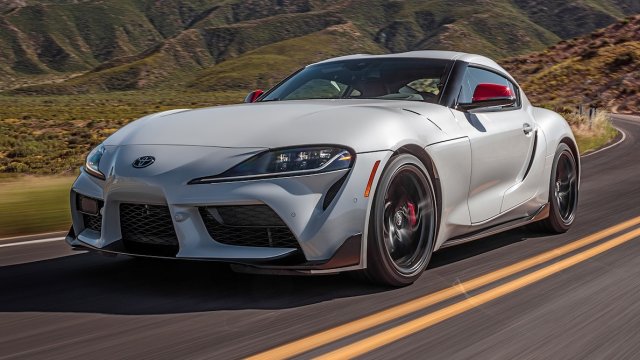 2020-Toyota-Supra-Launch-Edition-front-side-view-motion-1.jpg